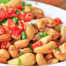 ยำเม็ดมะม่วงหิมพานต์