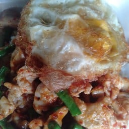 ผัดพริกแกงไก่+ไข่ดาว