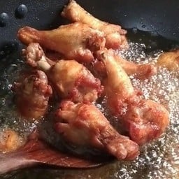 น่องไก่เล็กทอด ( 2 น่อง )