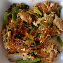 ผัดวุ้นเส้นพริกเผาไก่ต้องลองเด็ดมาก