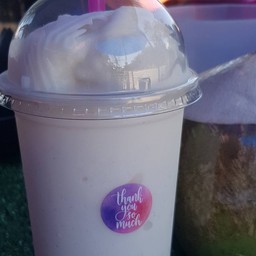 น้องพลอยมะพร้าวน้ำหอมปั่นนมสด ถนนราชสีมาปักธงชัย