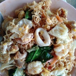 ผัดมาม่ารวมมิตร