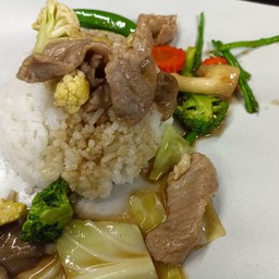 ข้าวราดผัดผักรวม