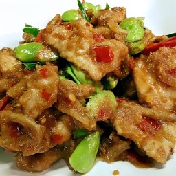 หมูผัดกะปิสะตอ