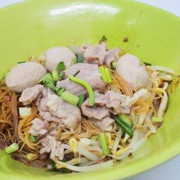 ก๋วยเตี๋ยวลูกชิ้นเนื้อสดแห้ง