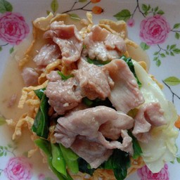 หมี่กรอบราดหน้าหมู