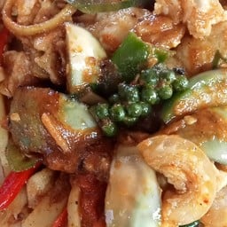 ผัดเผ็ดจระเข้