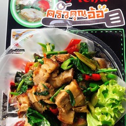 คะน้าหมูกรอบ(กับข้าว)