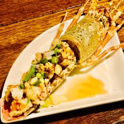 กุ้งมังกรผัดกระเทียม