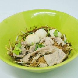 ก๋วยเตี๋ยวลูกชิ้นหมูสดแห้ง