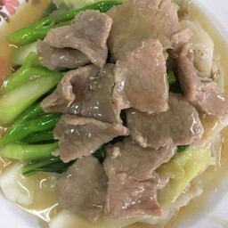 เส้นใหญ่ราดหน้าหมู