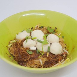 ก๋วยเตี๋ยวลูกชิ้นหมูแห้ง