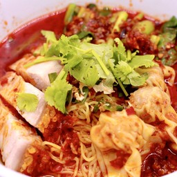 บะหมี่เกี๊ยวหมูแดงหมูกรอบต้มยำ