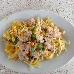 ก๋วยเตี๋ยวผัดผงกะหรี่ไก่