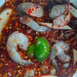 ยำมะม่วงข้าวโพดกุ้งสด+หอยแครง