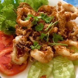 ปลาหมึกทอดกระเทียม