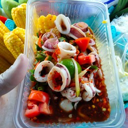 ยำมะม่วงข้าวโพดปลาหมึก+ไข่แดงเค็ม