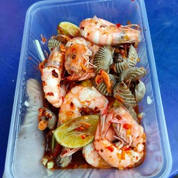 ยำมะม่วงข้าวโพดกุ้งสุก+หอยแครง