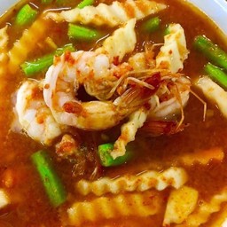 แกงส้มยอดมะพร้าว กุ้ง