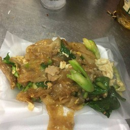 ผัดซีอิ๋วเส้นใหญ่/เส้นหมี่/หมู/ไก่/กุ้ง/ปลาหมึก