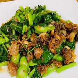 คะน้าผัดปลาเค็ม