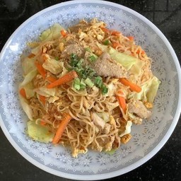 ผัดมาม่า