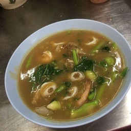 ราดหน้าเส้นหมี่/เส้นใหญ่/หมู/ไก่/กุ้ง/ปลาหมึก