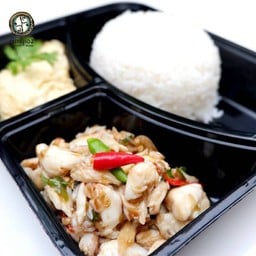 ข้าวเนื้อปูผัดพริกขี้หนูสวน + ไข่เจียว