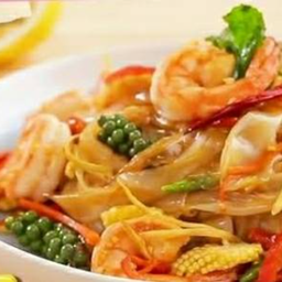 ผัดกระเพรา กุ้ง  เป็นกับข้าว