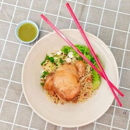 เส้นหมี่น้ำ ไก่อบ