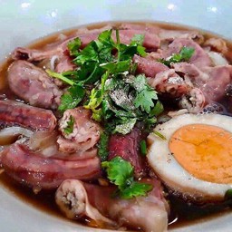 ก๋วยเตี๋ยวไส้ตุ๋น