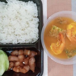 ชุดข้าว หมูทอด + แกงส้มกุ้ง+ชะอมไข่