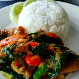 ข้าวเครื่องแกงปลากะพง