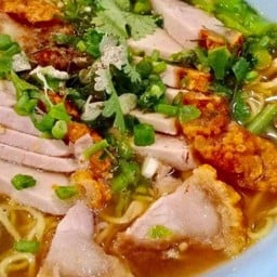 ก๋วยเตี๋ยวหมูกรอบ