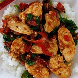 ข้าวไก่ชิ้นผัดพริกแกง