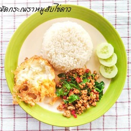 ข้าวราดผัดกระเพรา