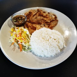 ข้าวสเต็กไก่ เลือกซอสได้