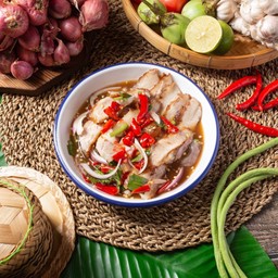 ยำคอหมูย่าง