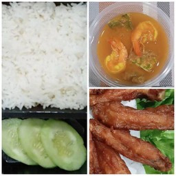 ชุด ข้าวไก่ทอด+แกงส้มกุ้งชะอมไข่