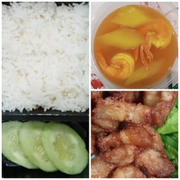 ชุดข้าว หมูทอด+แกงส้มกุ้งมะละกอ