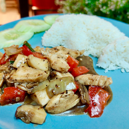 ข้าวไก่ผัดพริกไทยดำ
