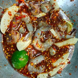 ยำมะม่วงข้าวโพดไก่ยอ+กุ้งสด