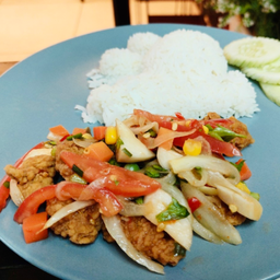 ข้าวยำไก่กรอบ