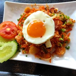ข้าวผัดกิมจิใส่ไข่