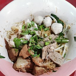 ก๋วยเตี๋ยวพิเศษ