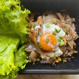 ก๋วยเตี๋ยวคั่วไก่ ยกนิ้ว