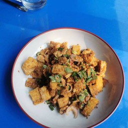 ยำไก่แซ่บ