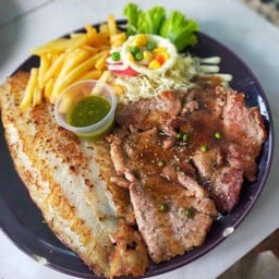 สเต็กหมูพริกไทยดำ+สเต็กปลาดอลลี่ย่าง