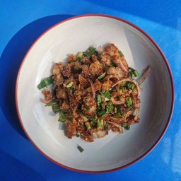 ยำไก่ย่าง ( สะโพกไก่ 1 ชิ้น )