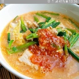 สุกี้น้ำหมูหรือไก่